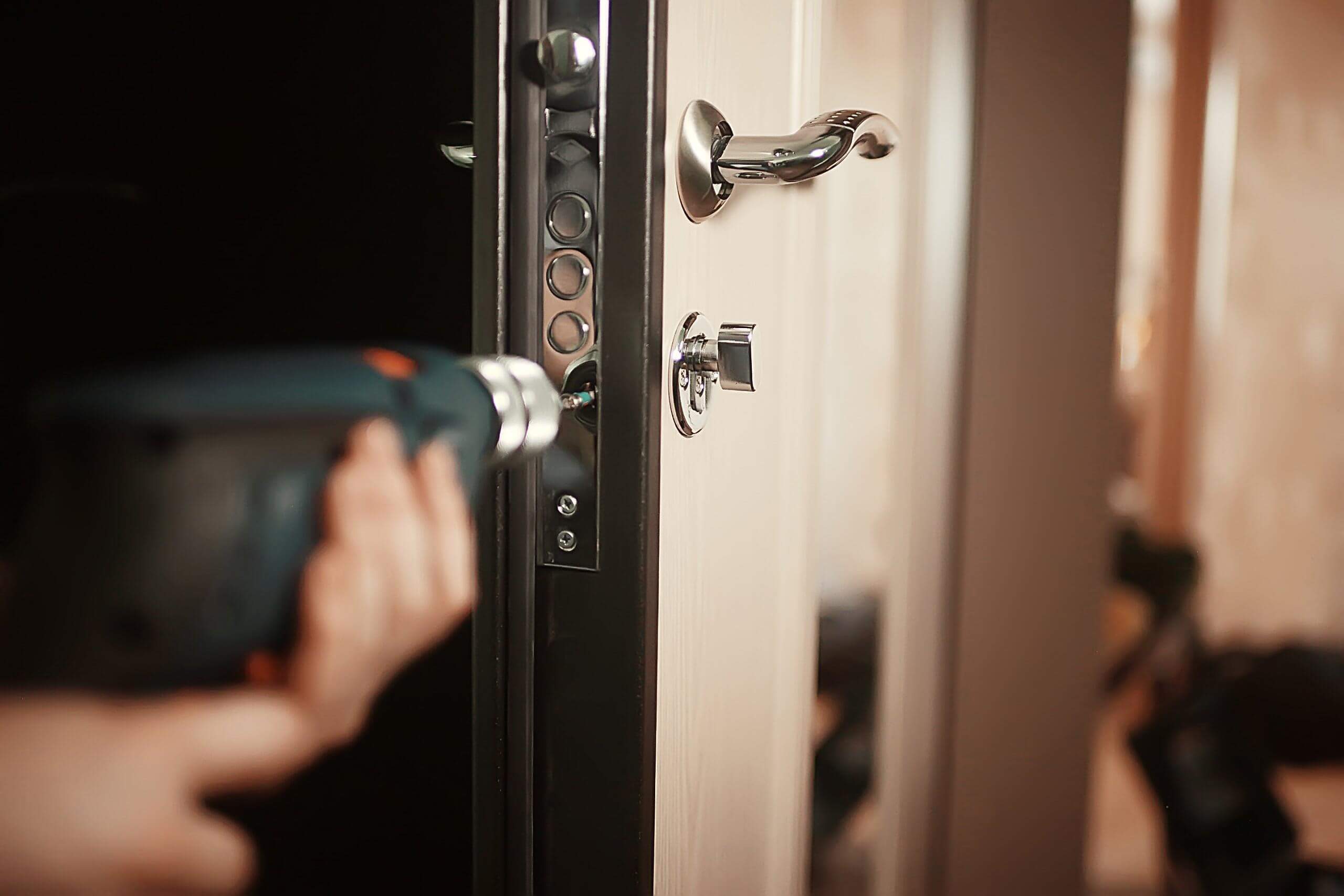 5 Steps to Changing Out Hardware for Your Commercial Doors