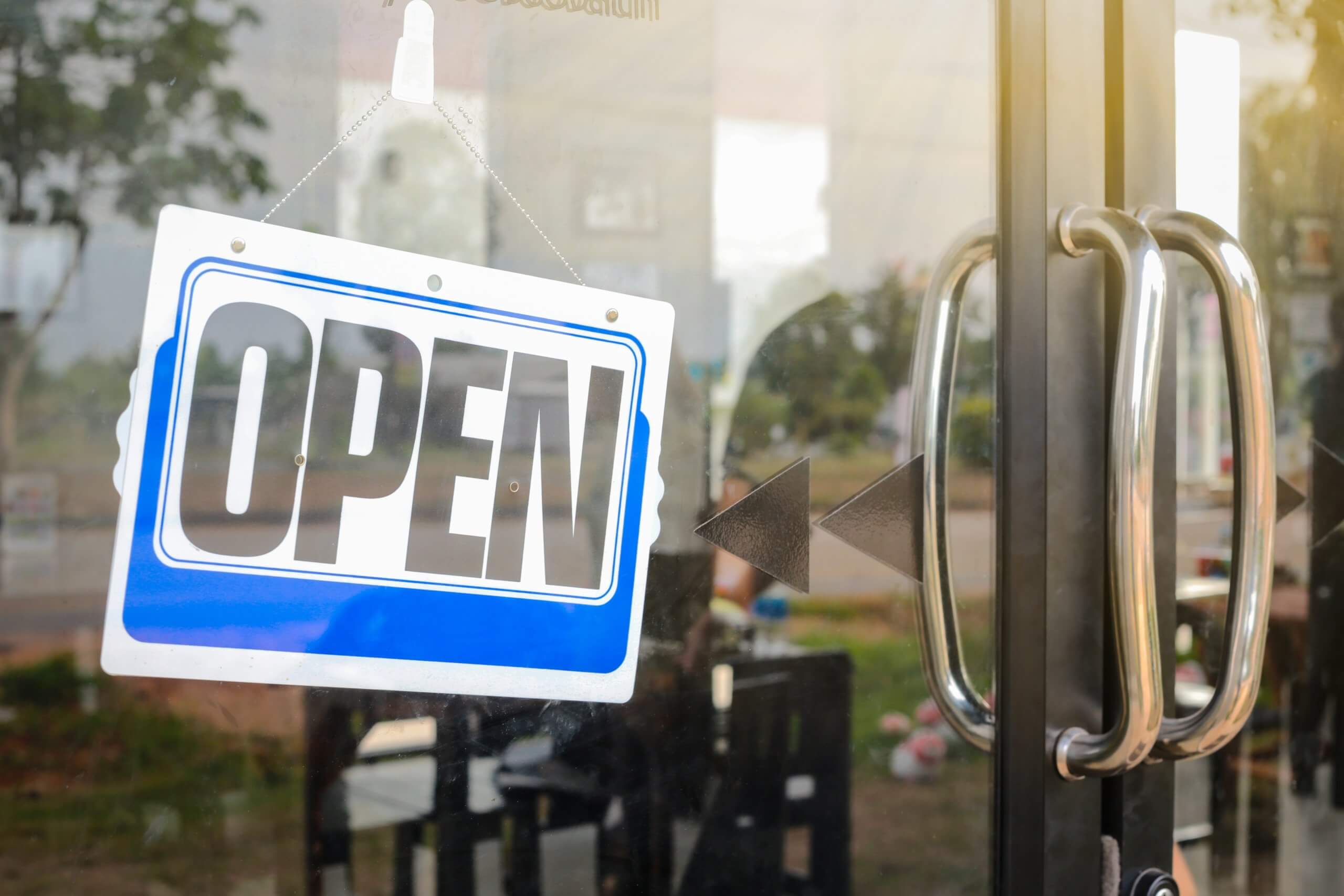 Insulated Glass Doors: 5 Benefits They Provide for Your Storefront