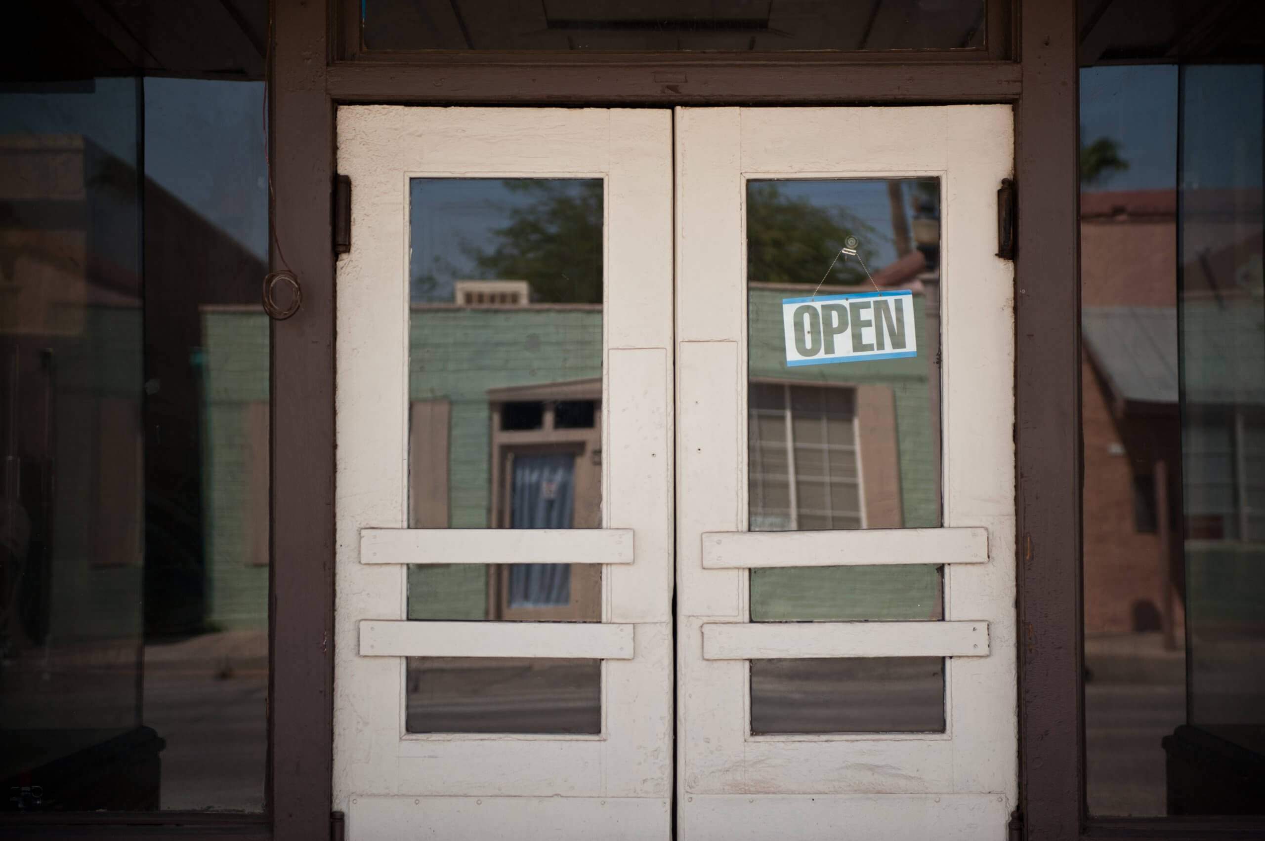 5 Elements You Must Consider When Picking Your Storefront Door